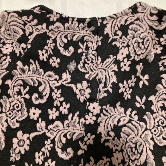 Fancy but comfy girls swing dress size 4. Black with Pink flowers. - Picture 4 of 8